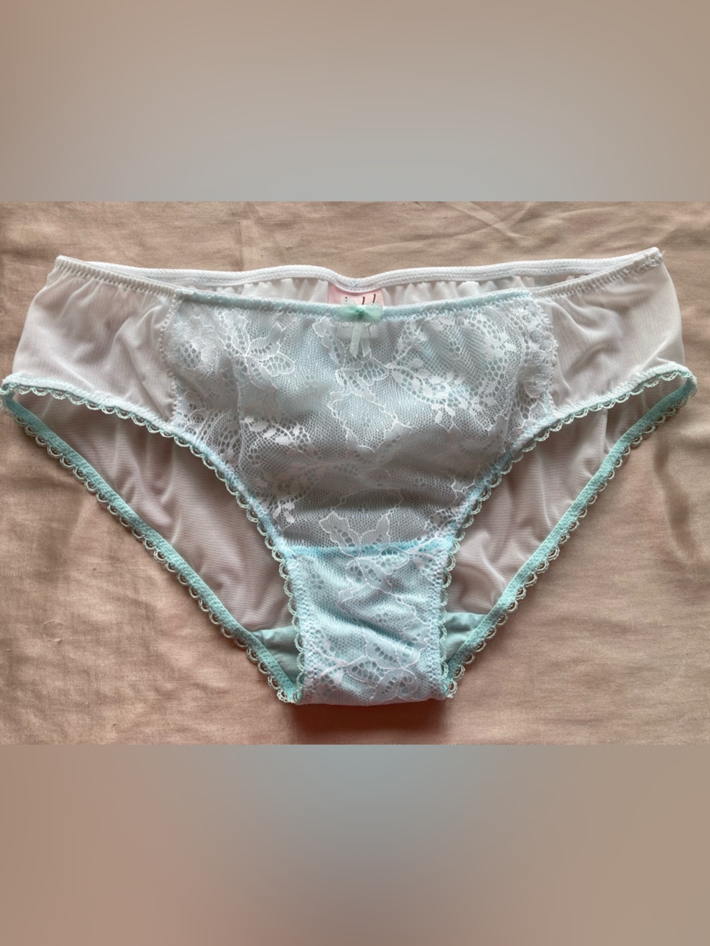 Jezebel Sylvia Unlined Sheer Lace Bra in White/Pale Blue 32B, Cheeky Hipster S - Picture 4 of 7